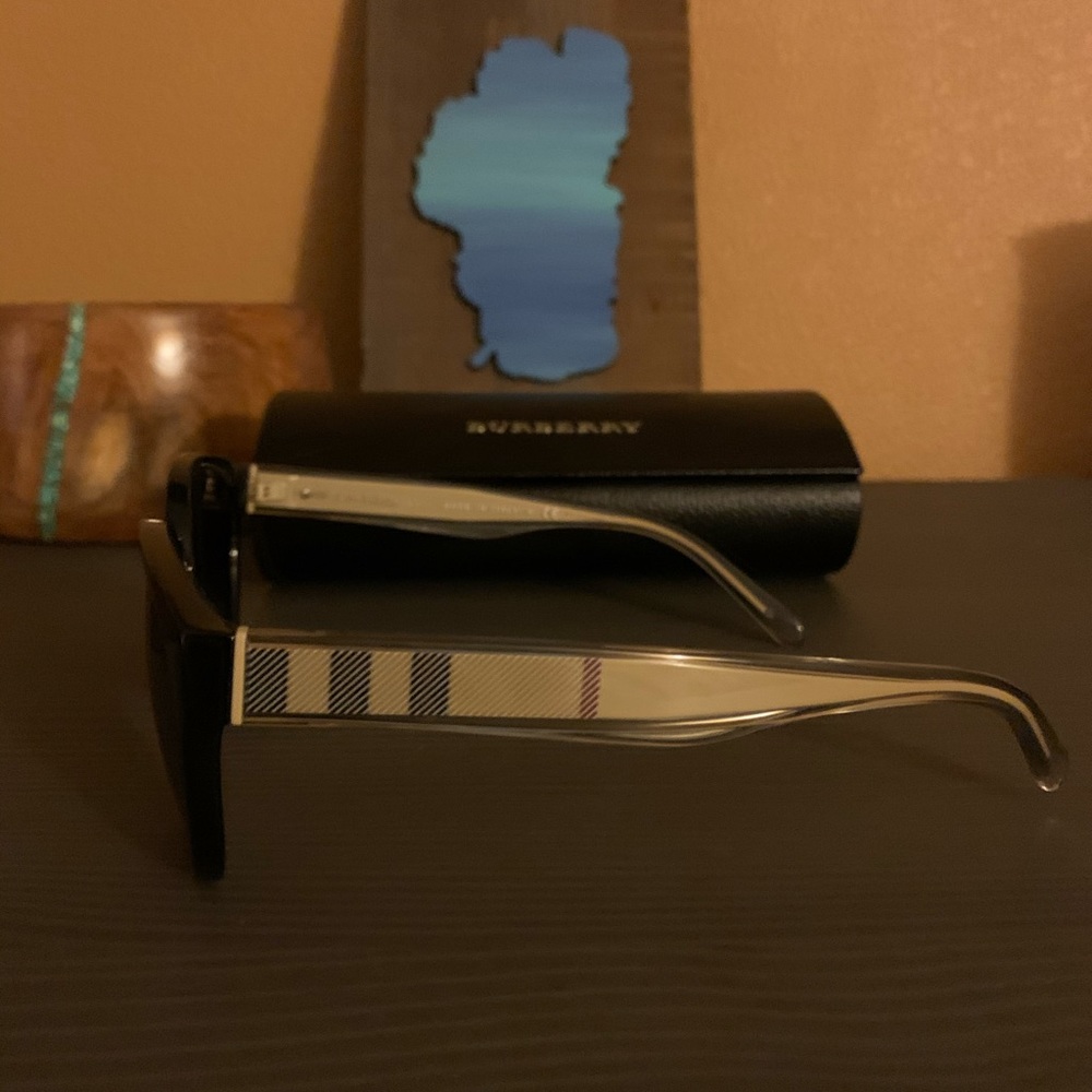 Burberry Signature  Sunglasses - Picture 3 of 6